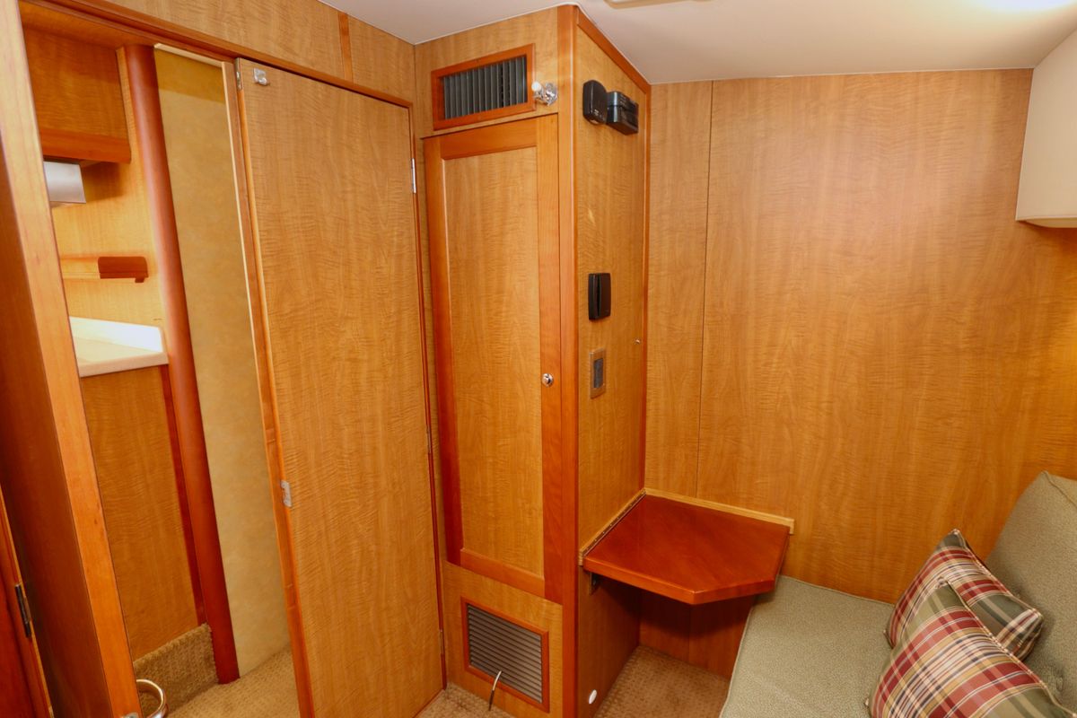2007 Mainship 43 
