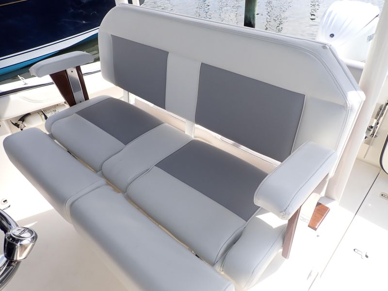 2022 Pursuit 288 Sport