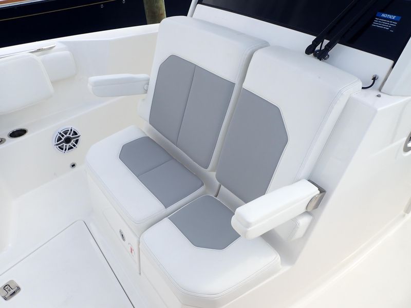 2022 Pursuit 288 Sport