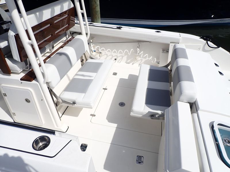2022 Pursuit 288 Sport