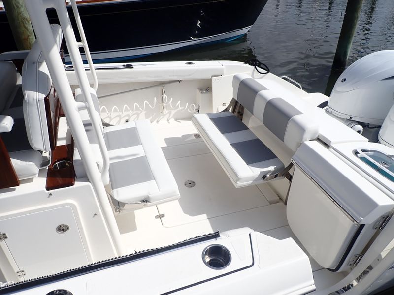2022 Pursuit 288 Sport