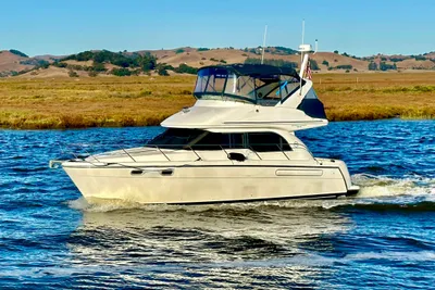 Bayliner 3488 Command Bridge