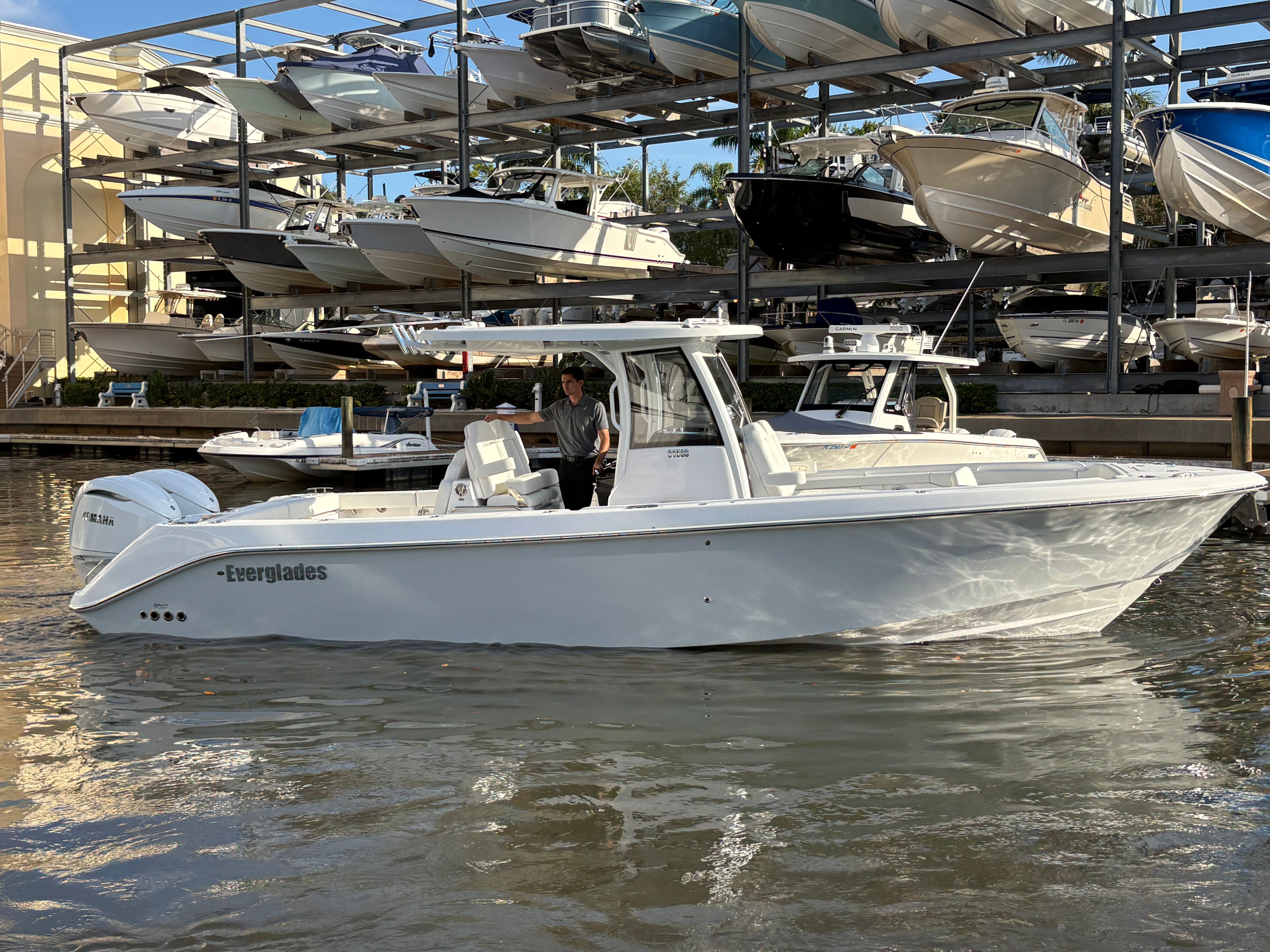 Everglades 315 Center Console
