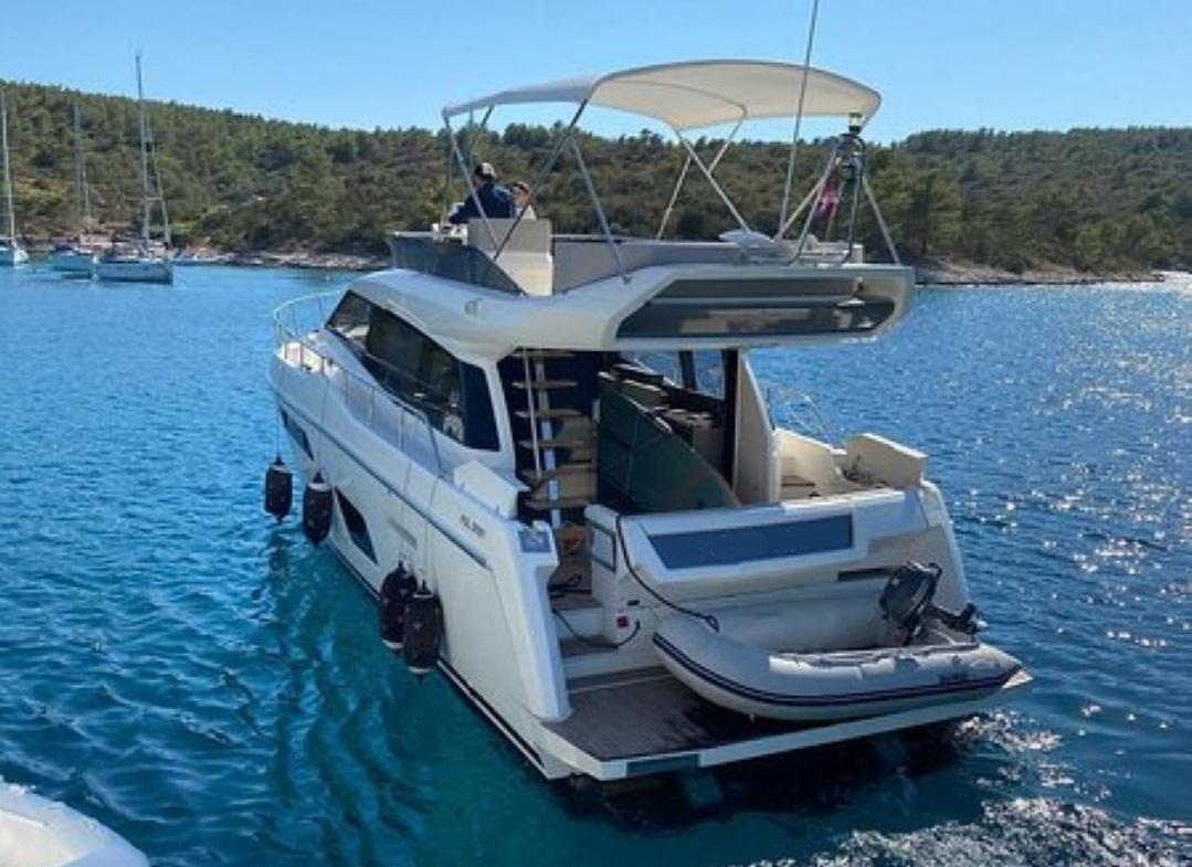 ferretti yacht 450