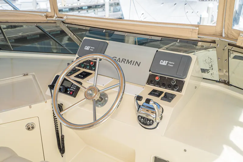Nick Of Time Yacht Photos Pics Helm of 2007 Midnight Lace Sport Cruiser with Garmin and CAT Marine Power systems.