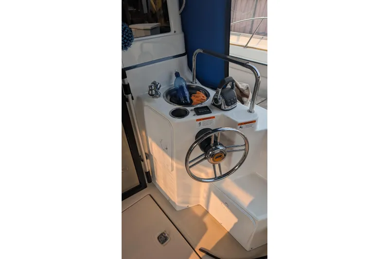 Kameleon Yacht Photos Pics 2017 Cutwater C28 boat helm with steering wheel and controls.