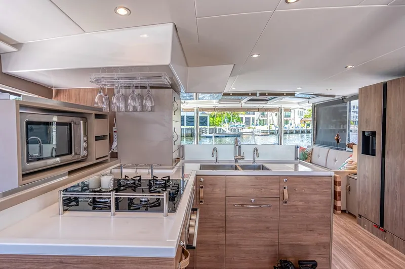 Crazy Knot Nuts Yacht Photos Pics 