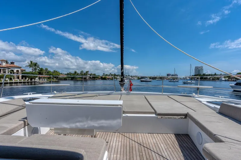 Crazy Knot Nuts Yacht Photos Pics 