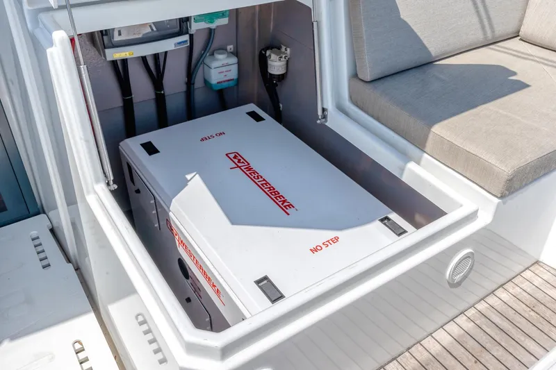 Crazy Knot Nuts Yacht Photos Pics 