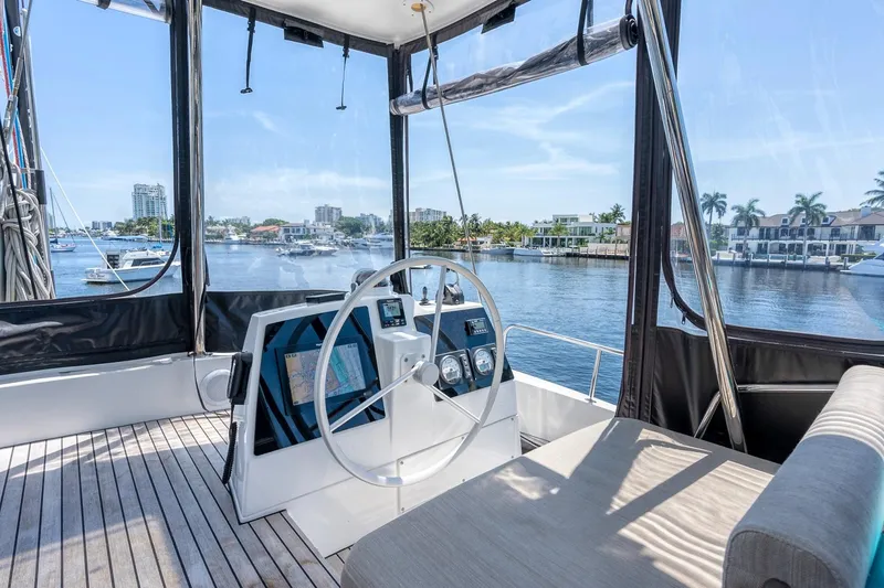 Crazy Knot Nuts Yacht Photos Pics 