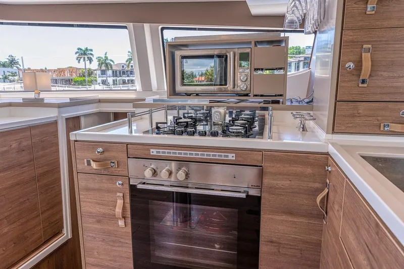 Crazy Knot Nuts Yacht Photos Pics 