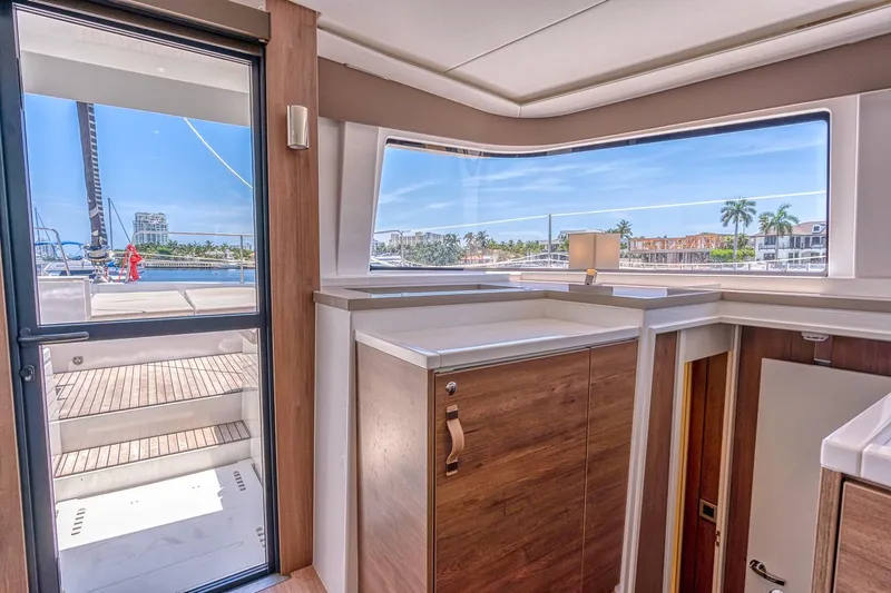 Crazy Knot Nuts Yacht Photos Pics 