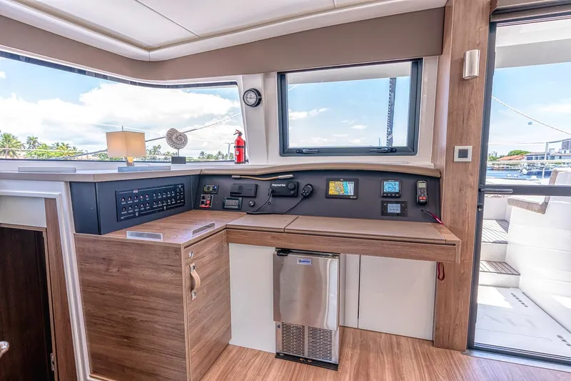 Crazy Knot Nuts Yacht Photos Pics 