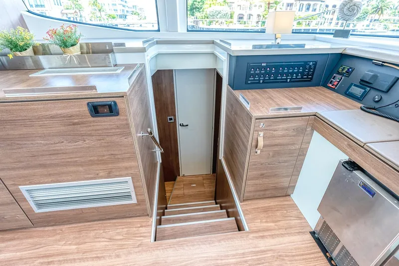 Crazy Knot Nuts Yacht Photos Pics 