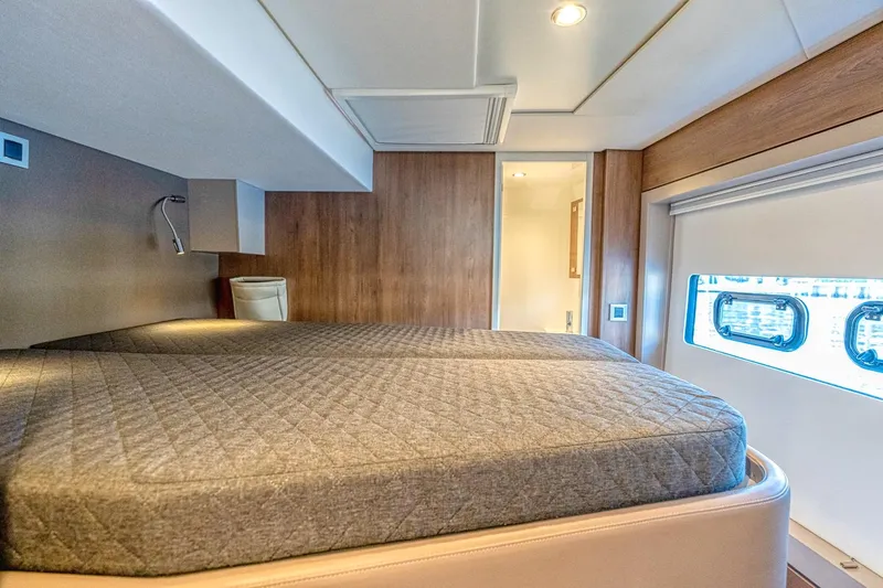 Crazy Knot Nuts Yacht Photos Pics 