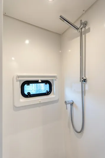 Crazy Knot Nuts Yacht Photos Pics 