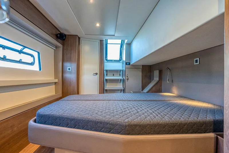 Crazy Knot Nuts Yacht Photos Pics 