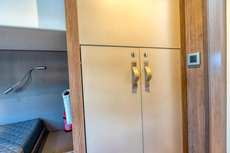 Crazy Knot Nuts Yacht Photos Pics 