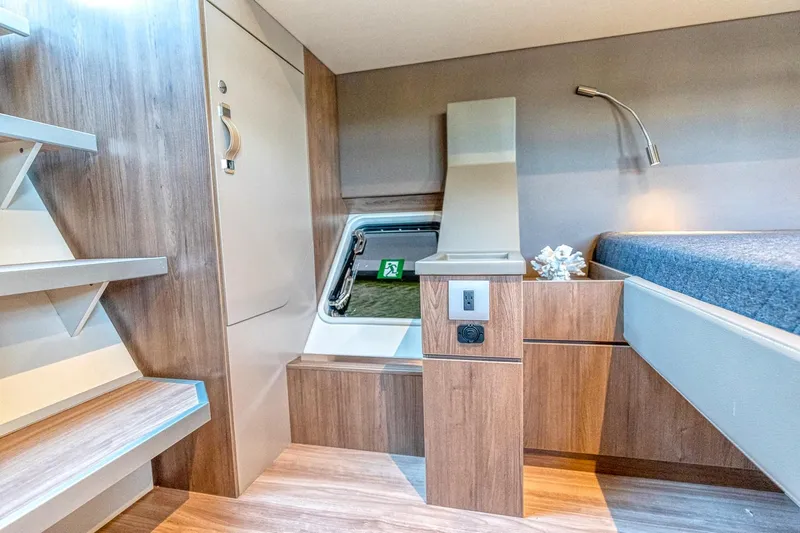 Crazy Knot Nuts Yacht Photos Pics 