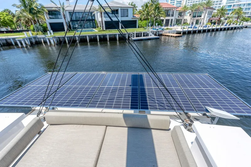 Crazy Knot Nuts Yacht Photos Pics 