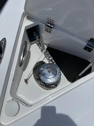 No Name Yacht Photos Pics 2016 Intrepid 375 Walkaround anchor windlass system.