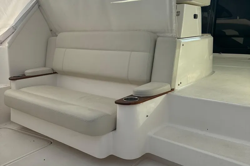 Nomad Yacht Photos Pics 2019 Tiara Yachts 39 Open interior seating with cup holders, white upholstery.