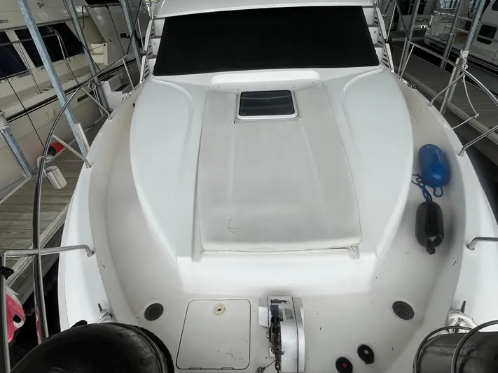  Yacht Photos Pics 1999 Silverton 392 Aft Cabin yacht deck with hatch and fenders in marina.