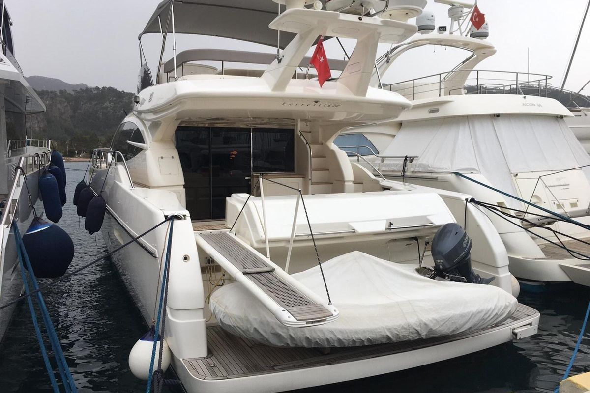 2013 Ferretti Yachts 60 