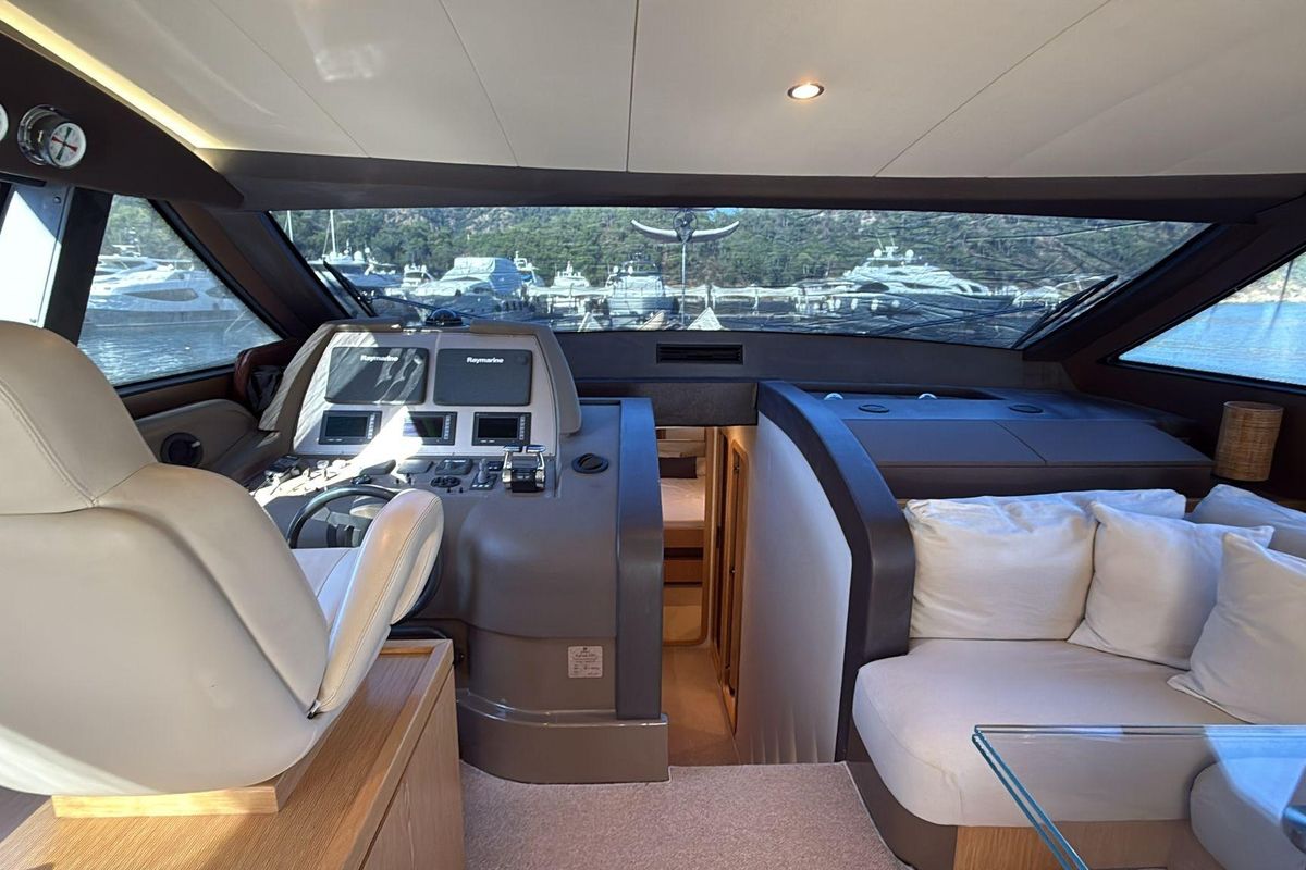 2013 Ferretti Yachts 60 