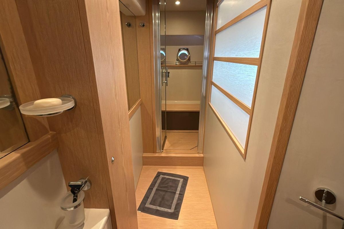 2013 Ferretti Yachts 60 