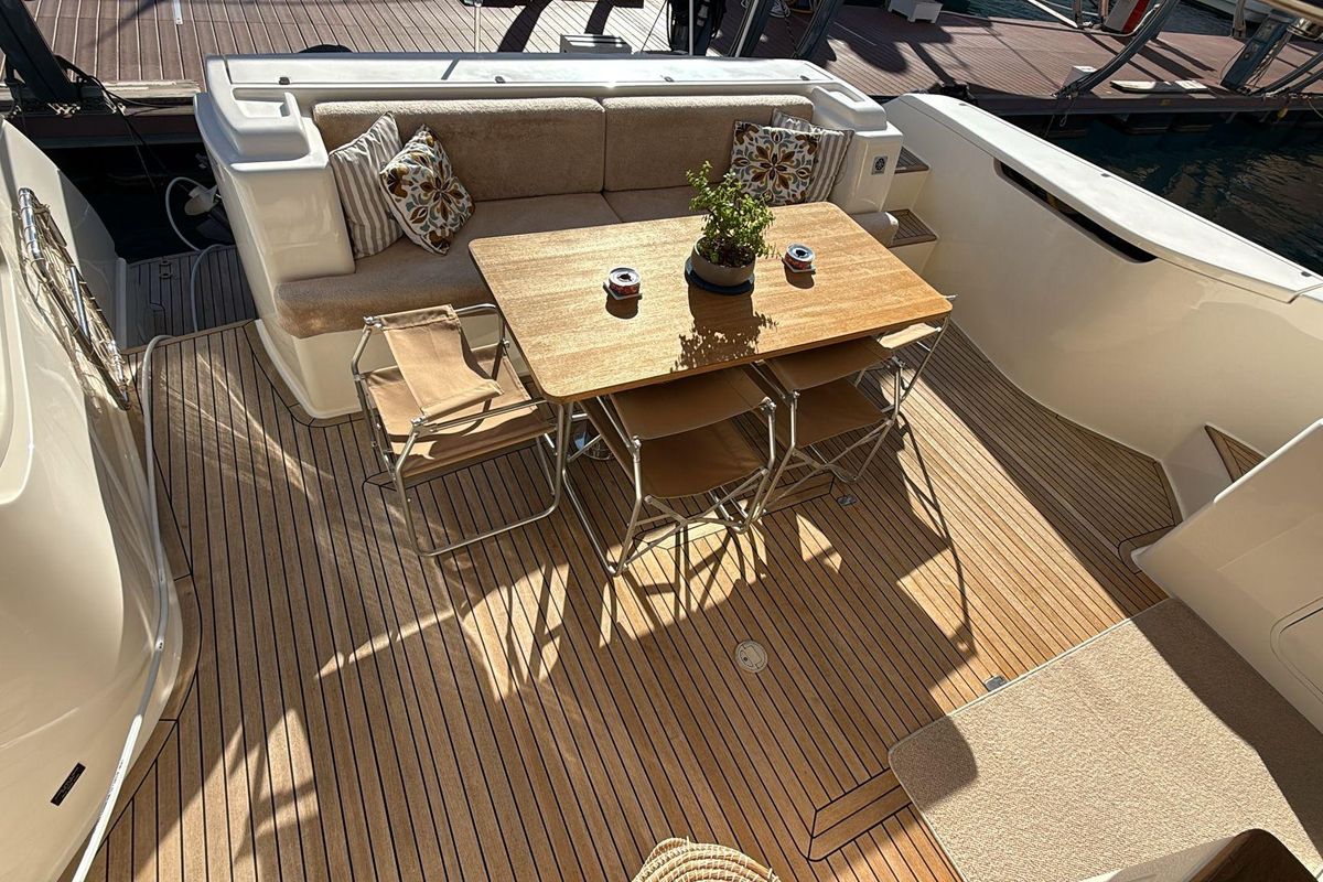 2013 Ferretti Yachts 60 