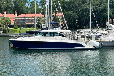 Tiara Yachts 43 LE