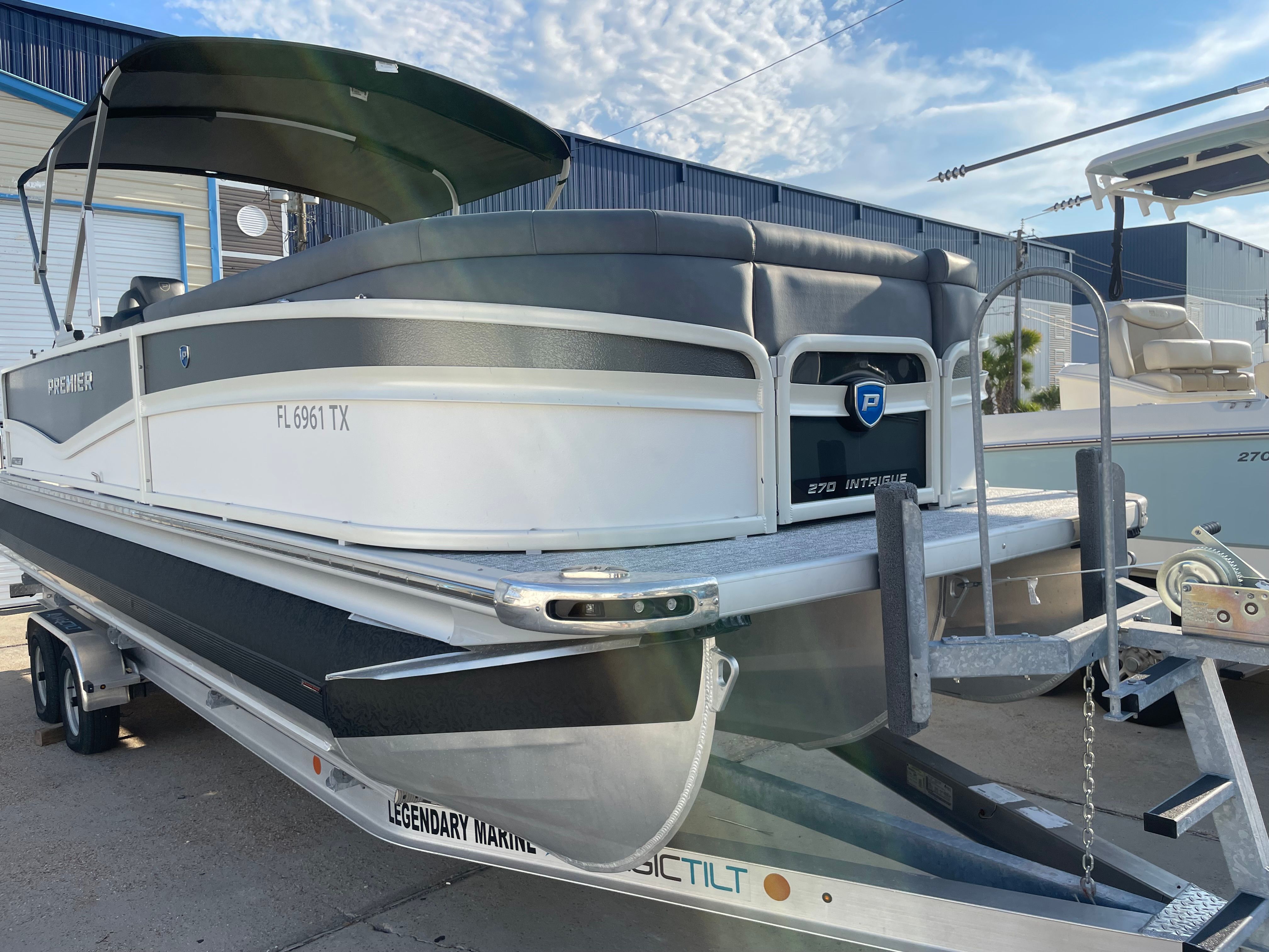 Premier 270 Intrigue