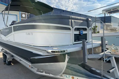 Premier 270 Intrigue