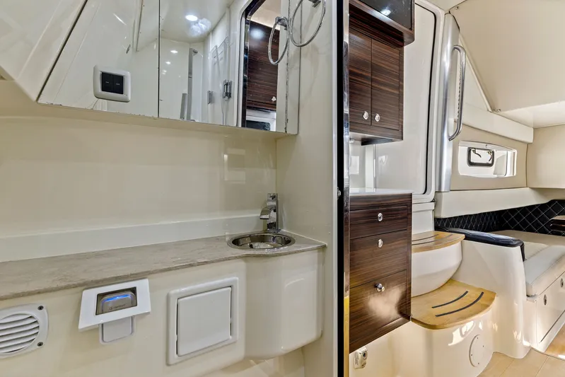  Yacht Photos Pics 2016 SCOUT 420 LXF - Image 50