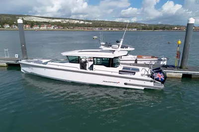 2022 Axopar 37 XC Cross Cabin