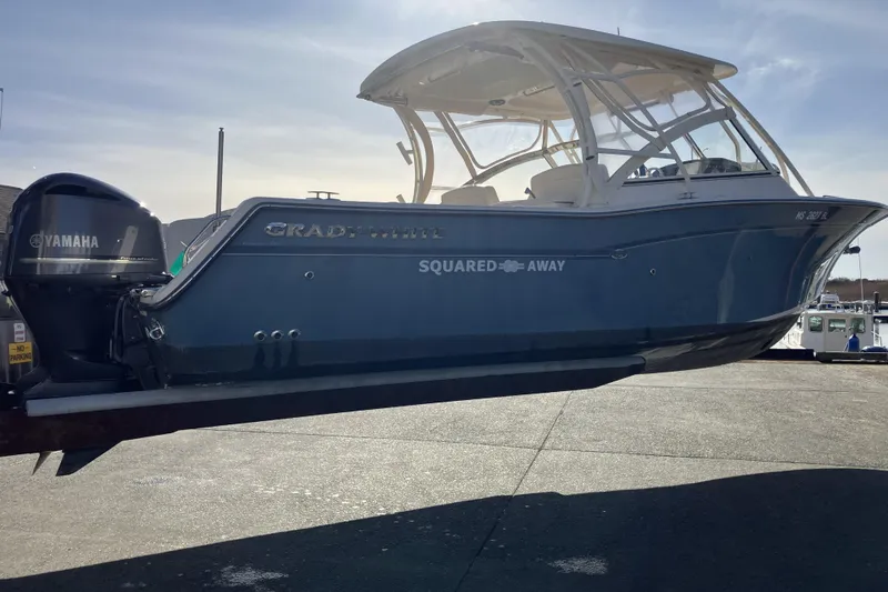  Yacht Photos Pics 2019 Grady-White Freedom 307 boat with Yamaha engine on display.