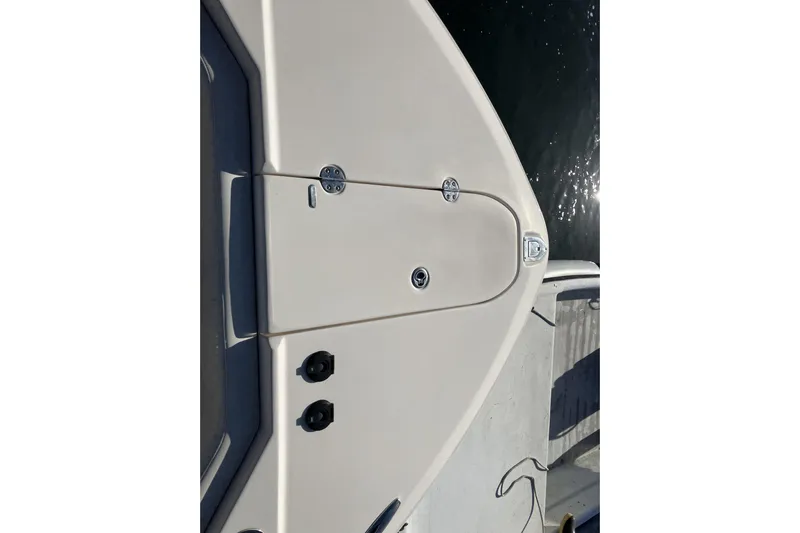  Yacht Photos Pics 2019 Grady-White Freedom 307 boat deck, featuring sleek design and hardware details.