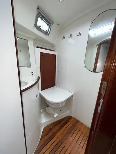 Walkabout Yacht Photos Pics Bathroom interior of 1997 Beneteau Oceanis 461 yacht with wooden flooring.
