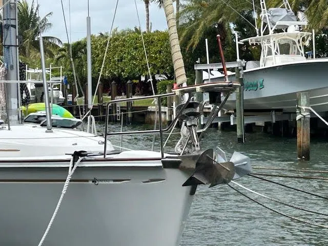 Walkabout Yacht Photos Pics 1997 Beneteau Oceanis 461 sailboat docked near palm trees and waterway.