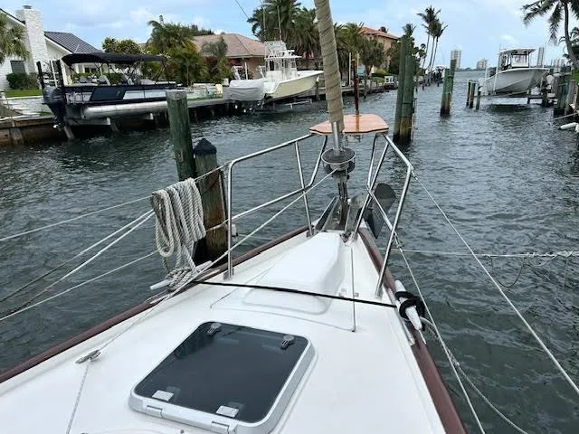 Walkabout Yacht Photos Pics Bow view of 1997 Beneteau Oceanis 461 docked in a marina.
