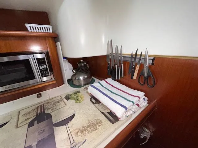 Walkabout Yacht Photos Pics Galley of 1997 Beneteau Oceanis 461 with knives, microwave, and tea kettle.