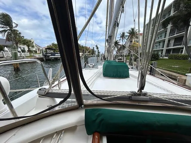 Walkabout Yacht Photos Pics Sailboat deck view of 1997 Beneteau Oceanis 461 docked near waterfront homes.