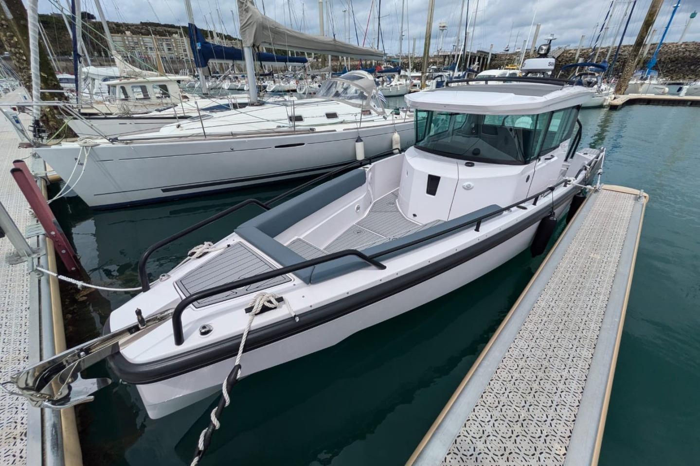 2023 Axopar 28 CABIN