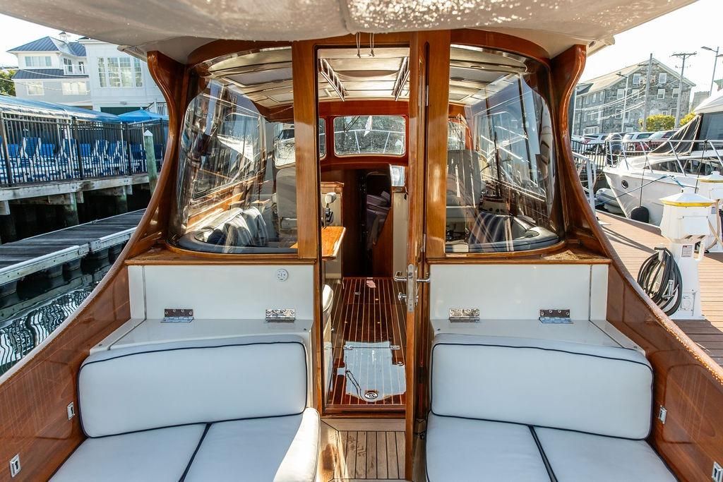 2005 Hinckley 44 