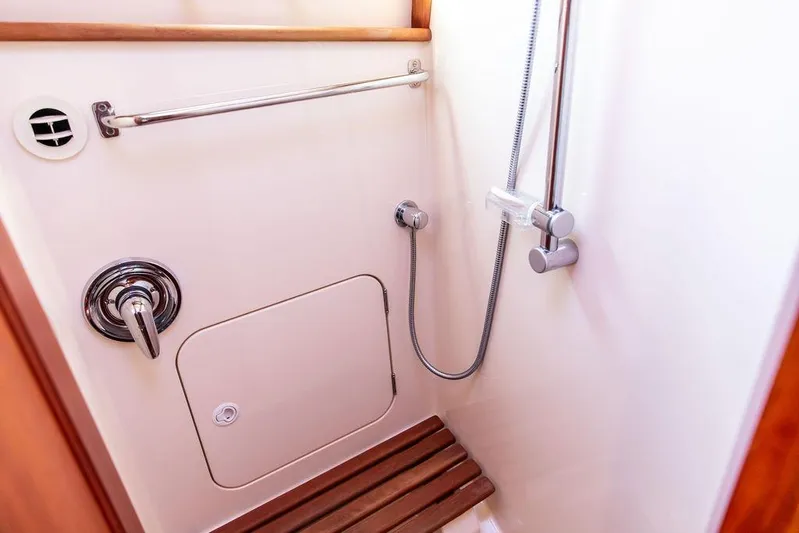 Mon Amour Yacht Photos Pics Hinckley Talaria 44 2005 yacht shower with wooden seat and chrome fixtures.
