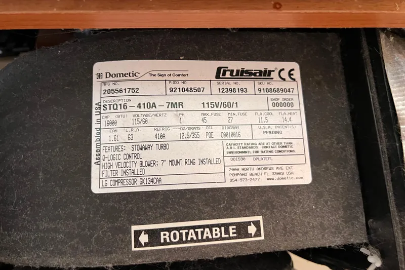 Adattare Yacht Photos Pics Label on Dometic Cruisair unit, model STQ16-410A-7MR, for Beneteau Oceanis 45, 2012.