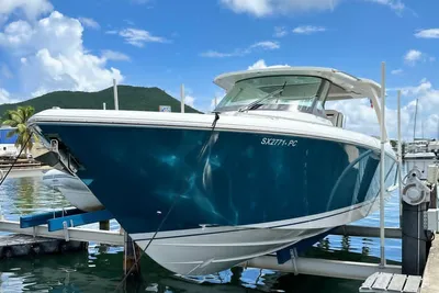 Tiara Yachts 38 LS