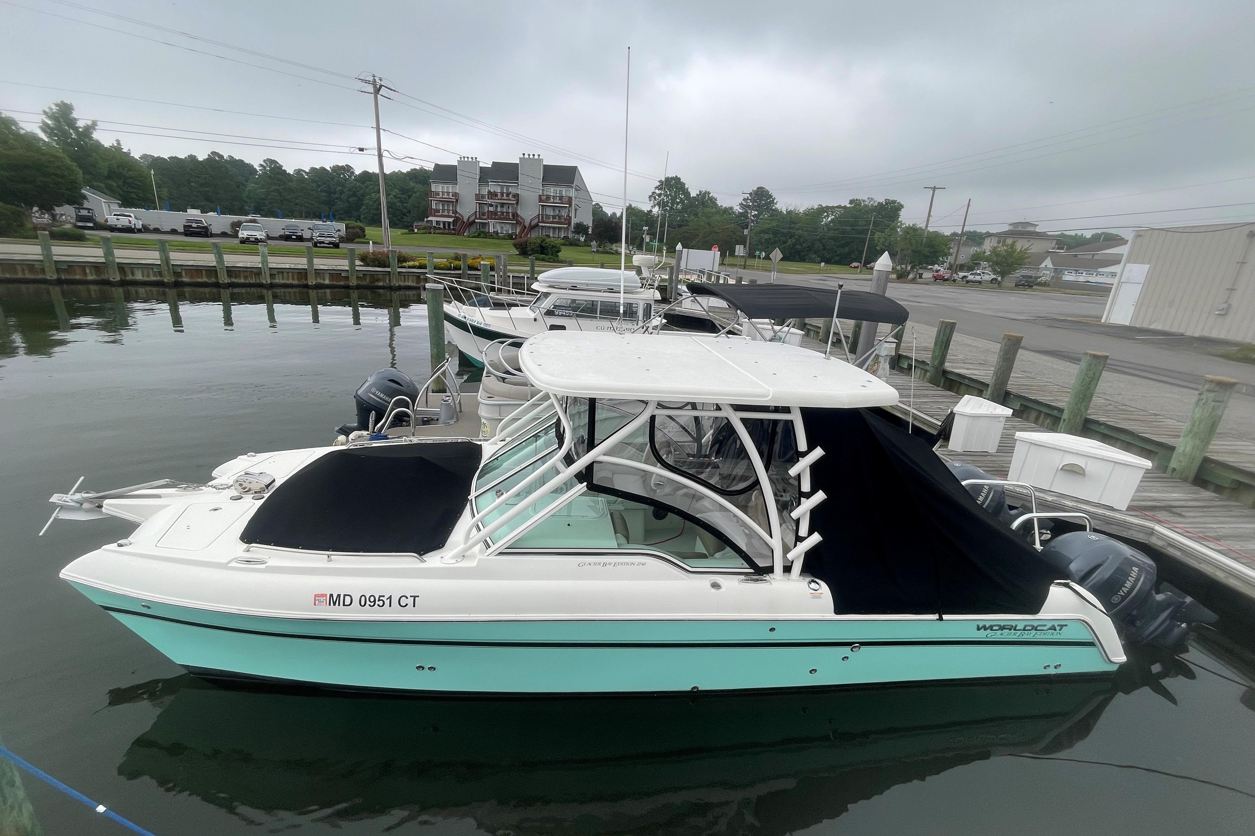 World Cat Glacier Bay Edition 2740 Dual Console