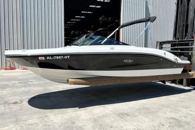 Sea Ray SPX 210